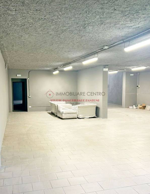 locale commerciale in vendita a Viareggio