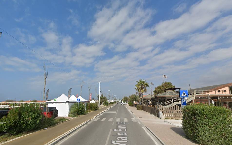 negozio in vendita a Viareggio in zona Torre del Lago