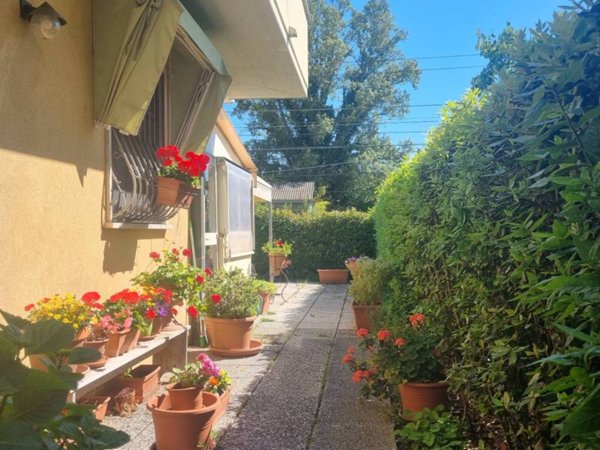 appartamento in vendita a Viareggio in zona Campo d'Aviazione