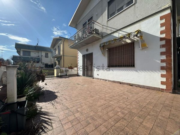 appartamento in vendita a Viareggio in zona Lago Mare