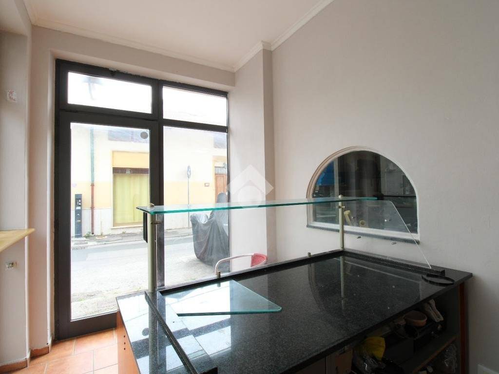 negozio in vendita a Viareggio in zona Centro Storico