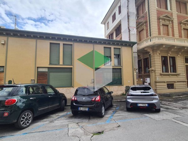 casa indipendente in vendita a Viareggio