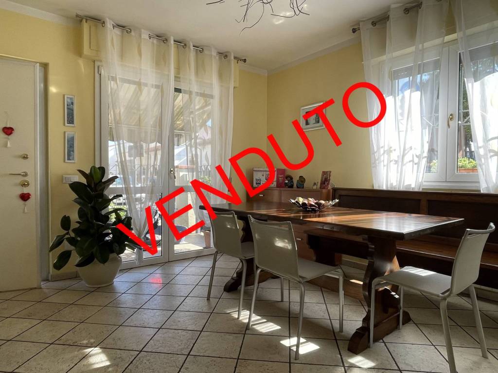 casa indipendente in vendita a Viareggio in zona Migliarina