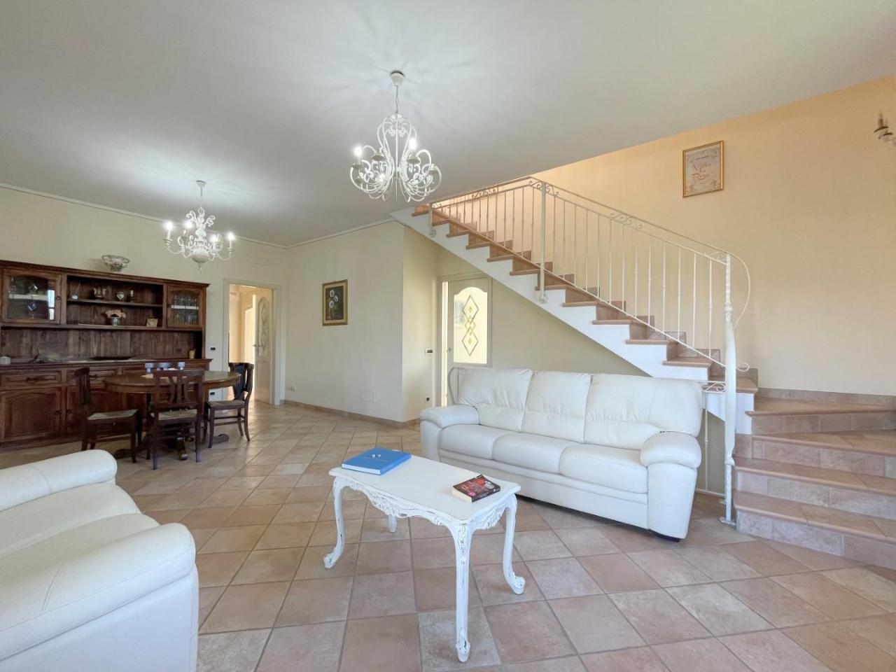 casa indipendente in vendita a Viareggio