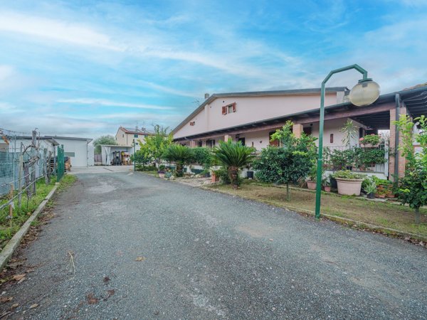 casa indipendente in vendita a Viareggio in zona Migliarina