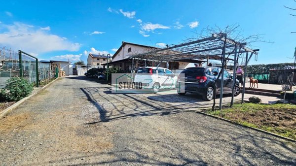 casa indipendente in vendita a Viareggio in zona Migliarina