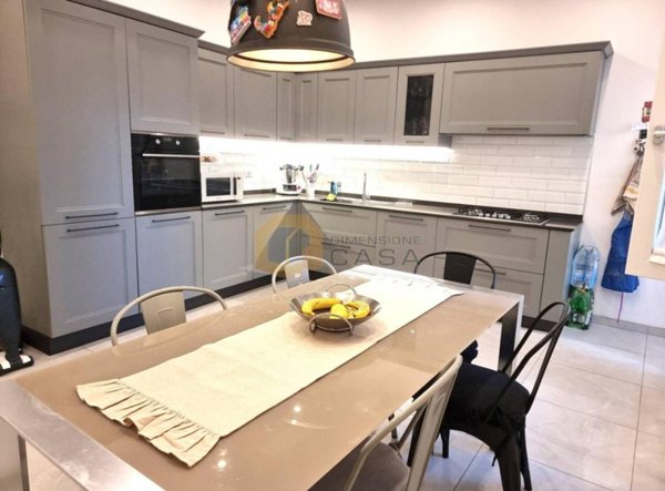 casa indipendente in vendita a Viareggio
