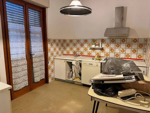 casa indipendente in vendita a Viareggio in zona Campo d'Aviazione