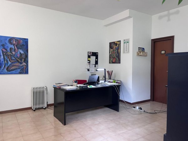 ufficio in vendita a Viareggio in zona Campo d'Aviazione