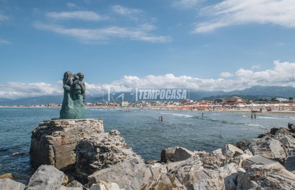 casa indipendente in vendita a Viareggio in zona Centro Storico