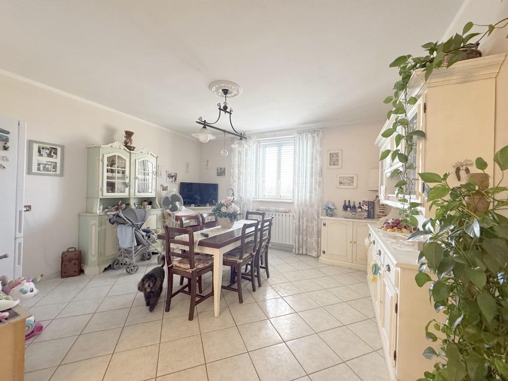 appartamento in vendita a Viareggio in zona Torre del Lago