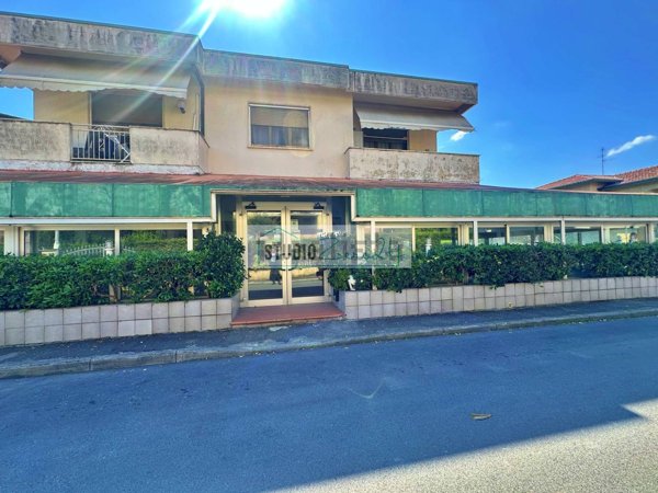 locale commerciale in vendita a Viareggio