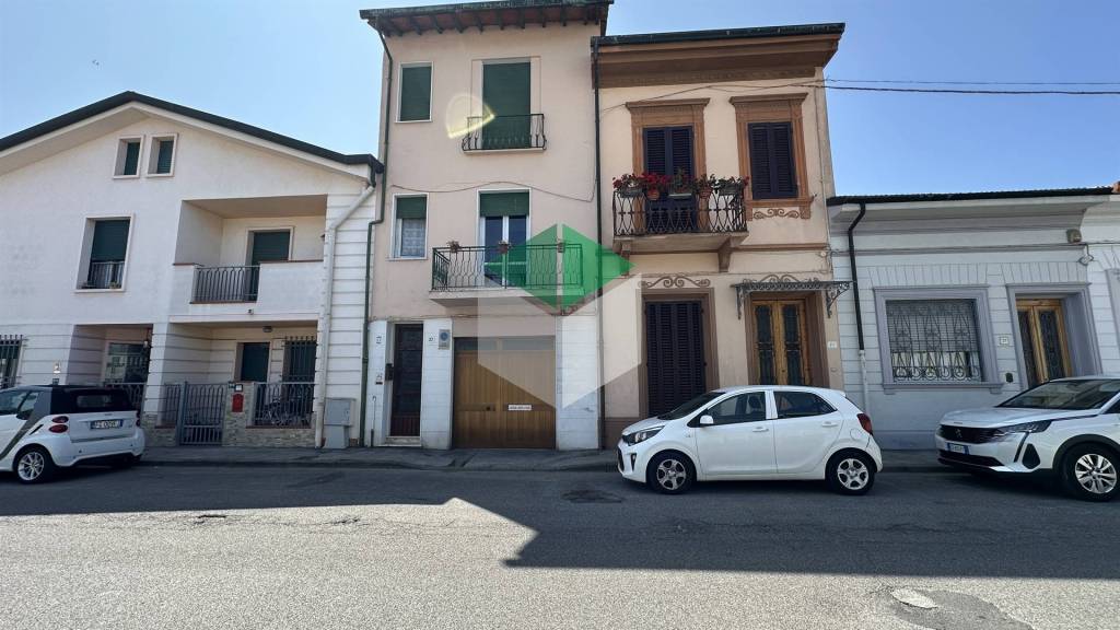 casa indipendente in vendita a Viareggio