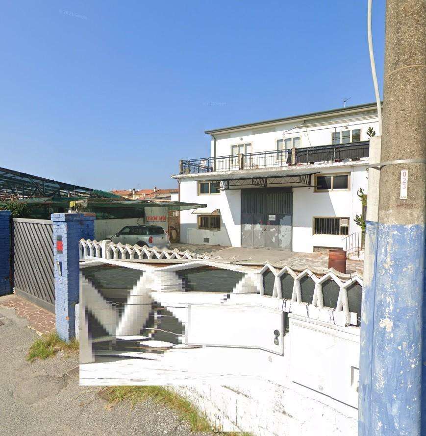 locale di sgombero in vendita a Viareggio