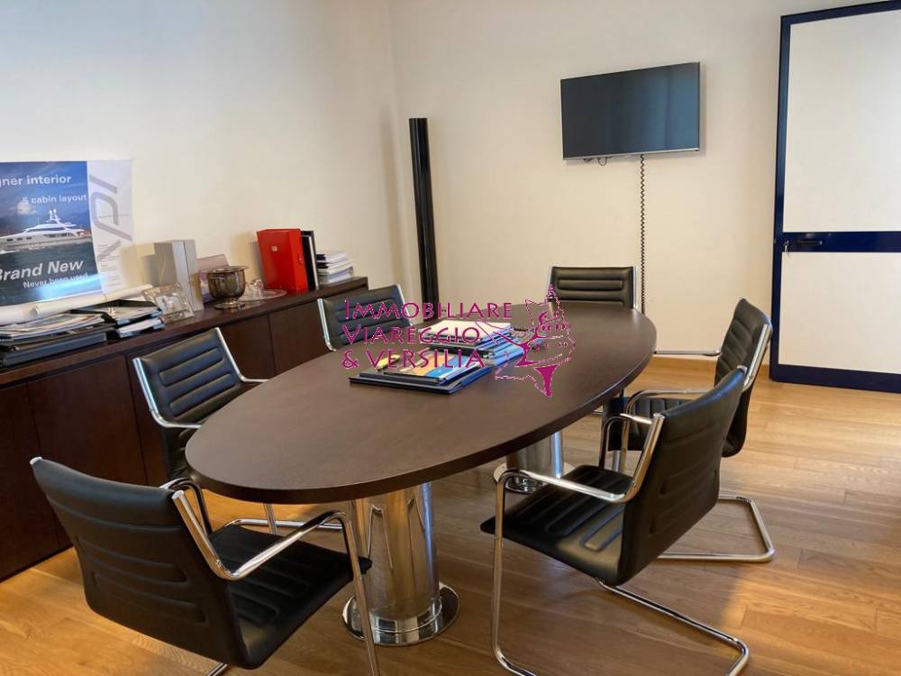 ufficio in vendita a Viareggio