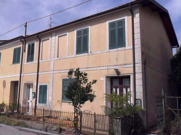 casa indipendente in vendita a Viareggio in zona Torre del Lago