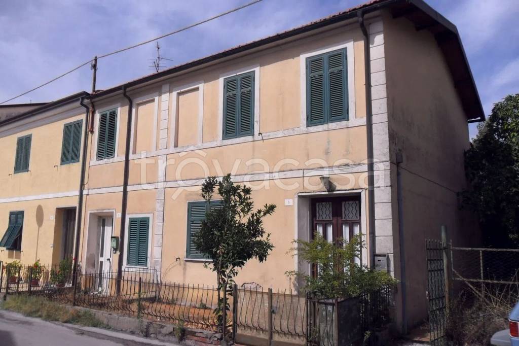 casa indipendente in vendita a Viareggio in zona Torre del Lago