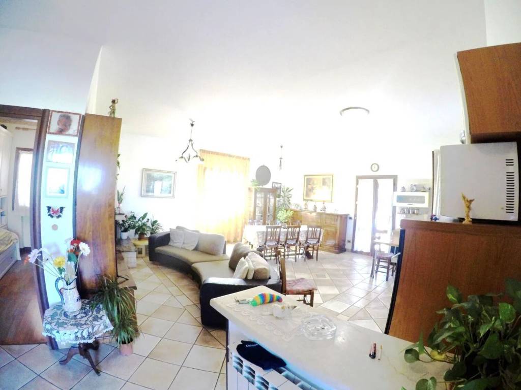 casa indipendente in vendita a Viareggio in zona Migliarina