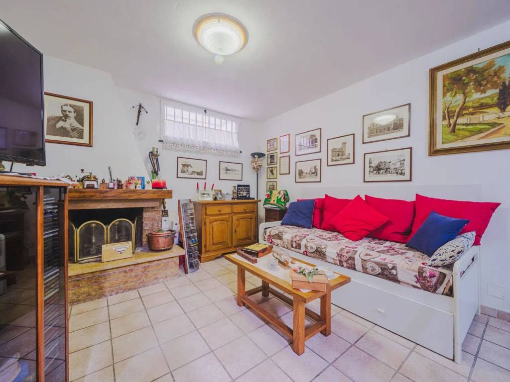 casa indipendente in vendita a Viareggio in zona Torre del Lago