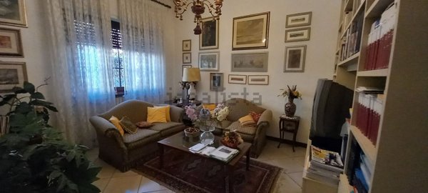 casa indipendente in vendita a Viareggio