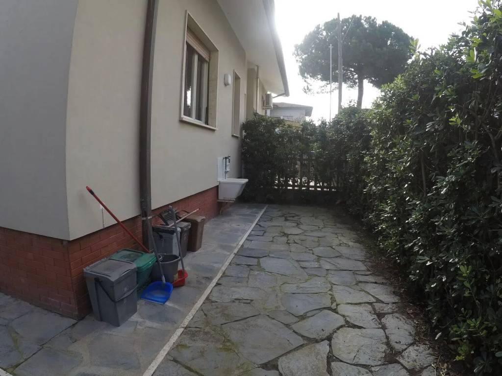 casa indipendente in vendita a Viareggio in zona Torre del Lago