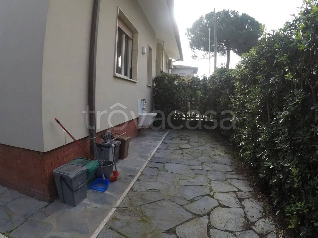 casa indipendente in vendita a Viareggio in zona Torre del Lago
