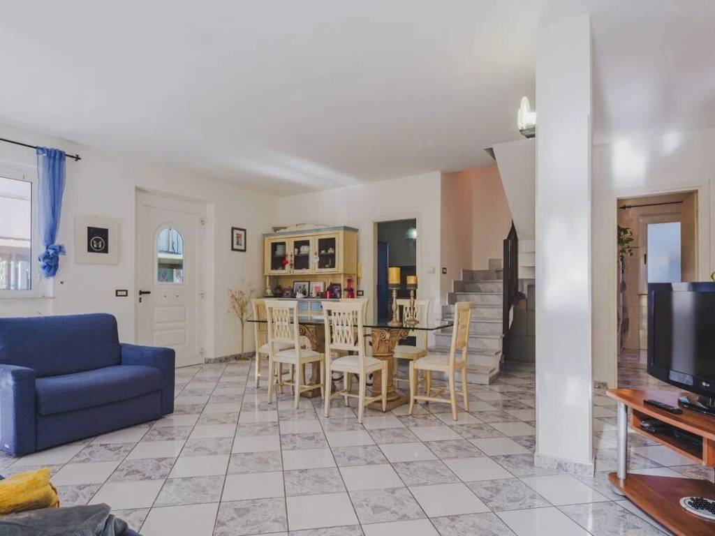casa indipendente in vendita a Viareggio in zona Torre del Lago