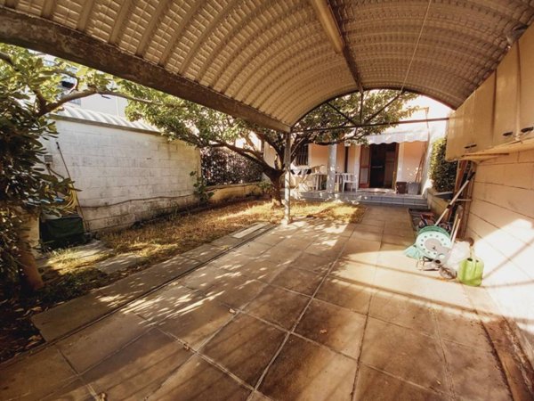 casa indipendente in vendita a Viareggio