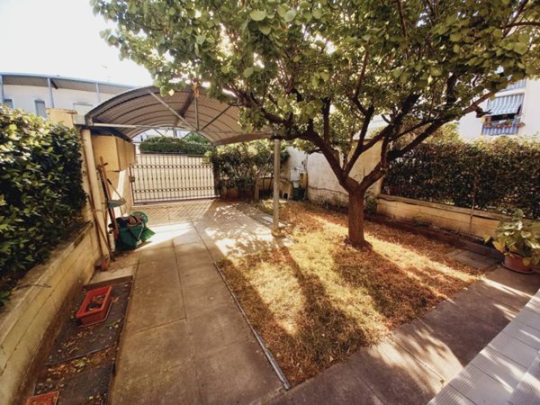 casa indipendente in vendita a Viareggio