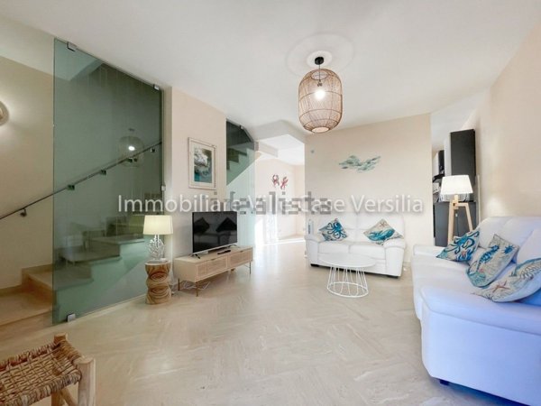 casa indipendente in vendita a Viareggio