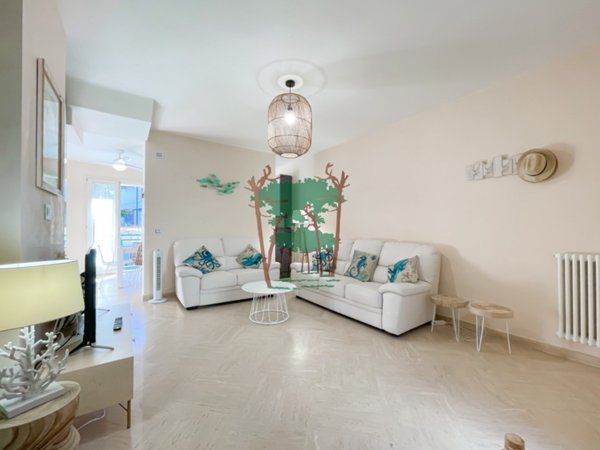 casa indipendente in vendita a Viareggio