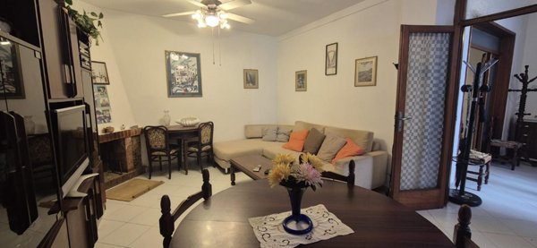 casa indipendente in vendita a Viareggio