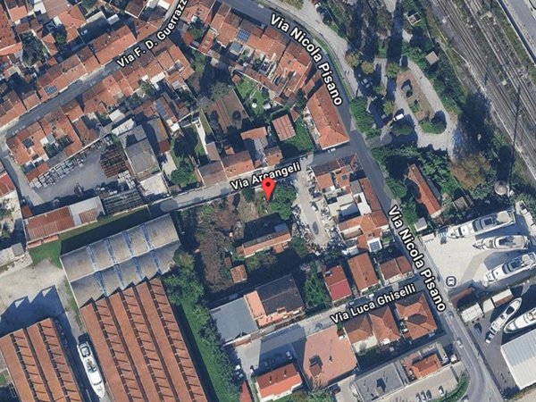 locale di sgombero in vendita a Viareggio
