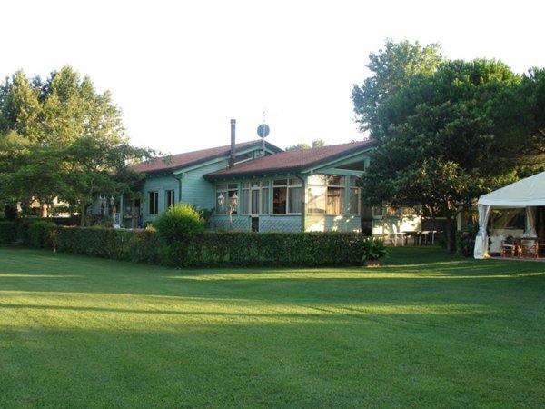 casa indipendente in vendita a Viareggio in zona Torre del Lago