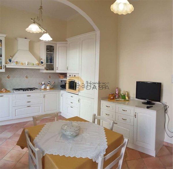 casa indipendente in vendita a Viareggio