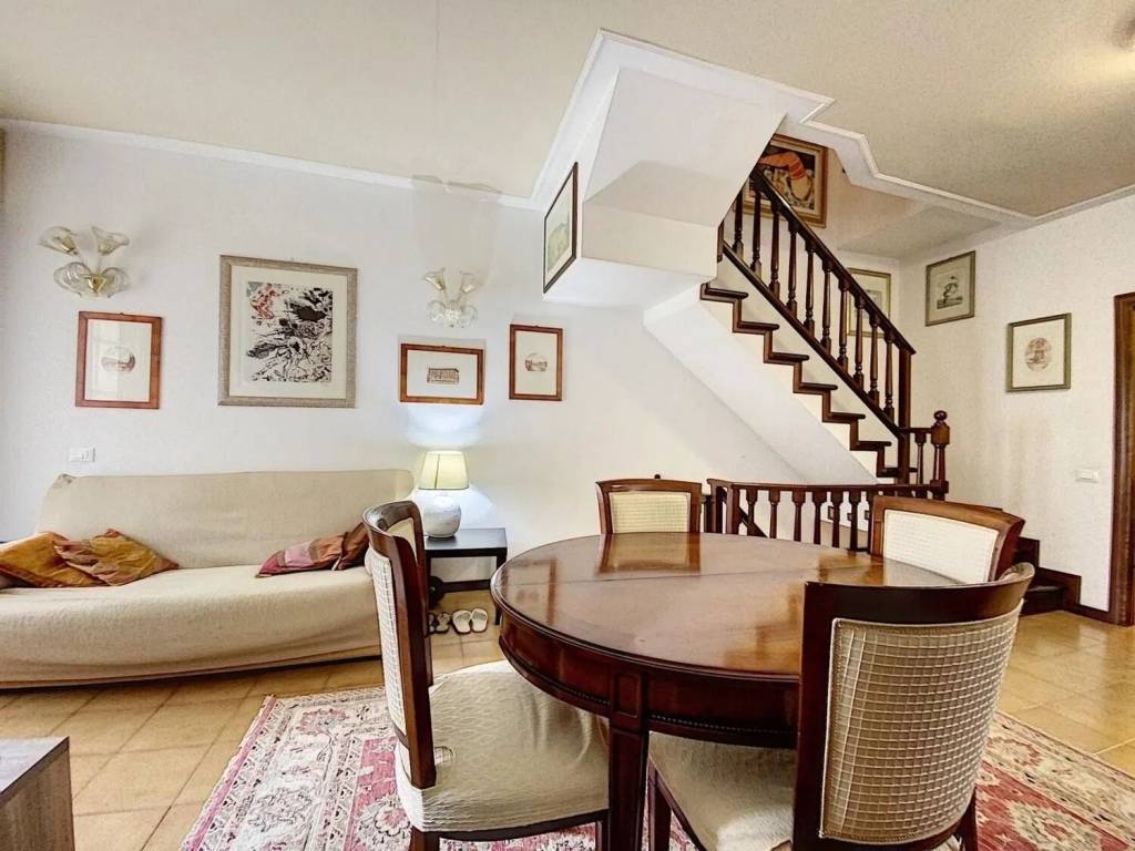 casa indipendente in vendita a Viareggio