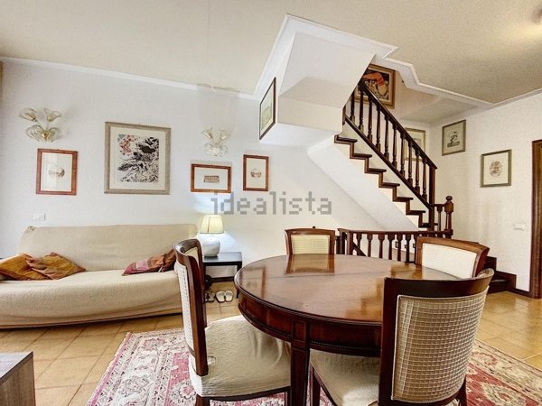 casa indipendente in vendita a Viareggio