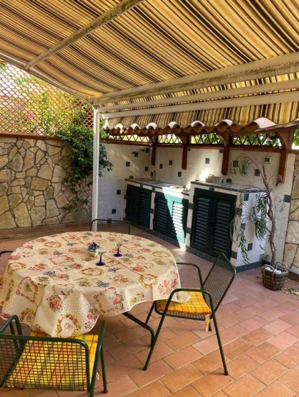 casa indipendente in vendita a Viareggio