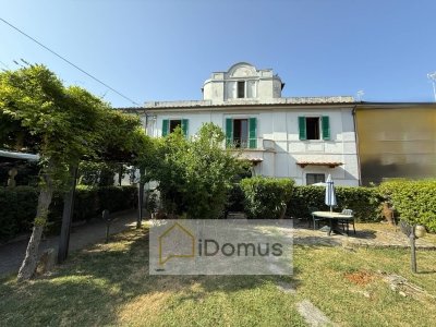 casa indipendente in vendita a Viareggio in zona Centro Storico