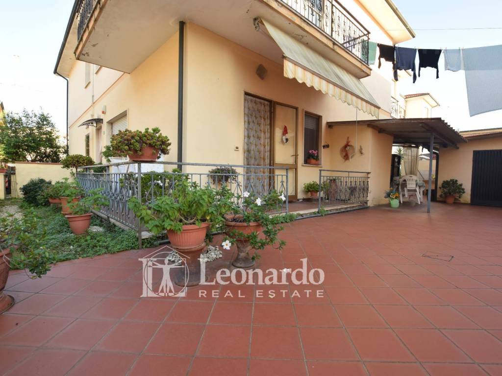 appartamento in vendita a Viareggio in zona Migliarina