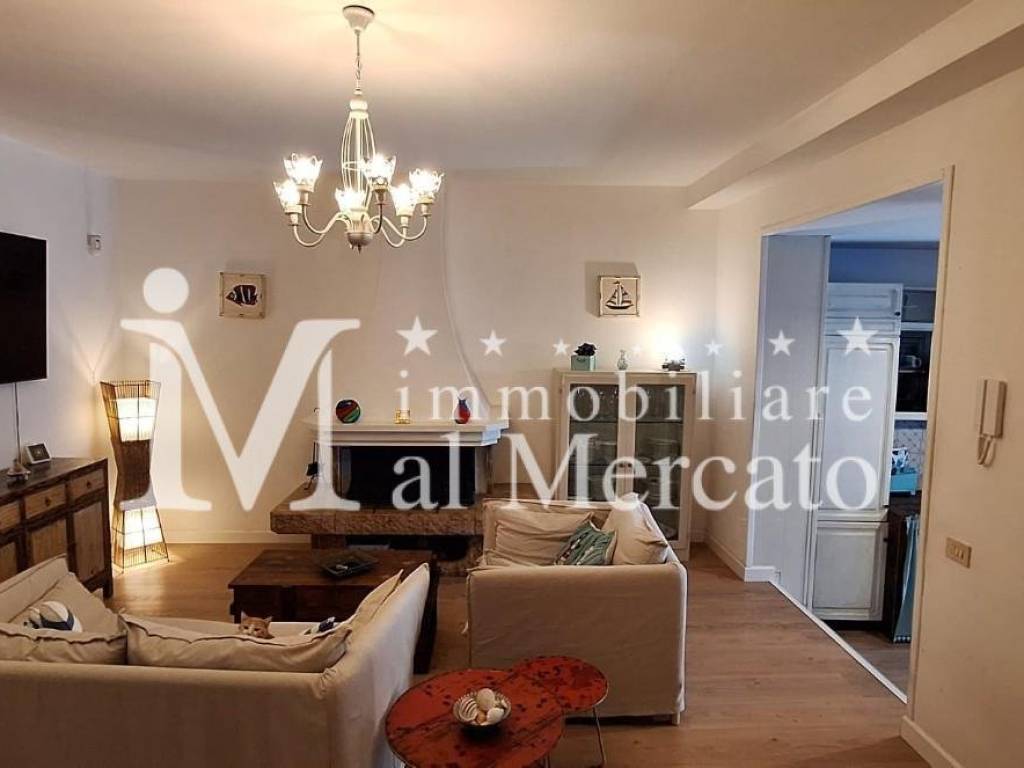 casa indipendente in vendita a Viareggio in zona Torre del Lago