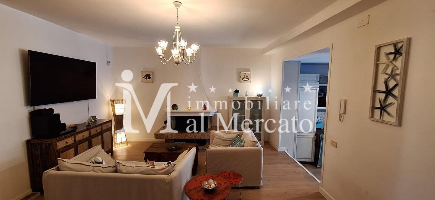casa indipendente in vendita a Viareggio in zona Torre del Lago
