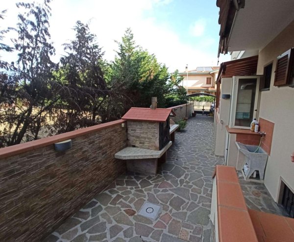 casa indipendente in vendita a Viareggio
