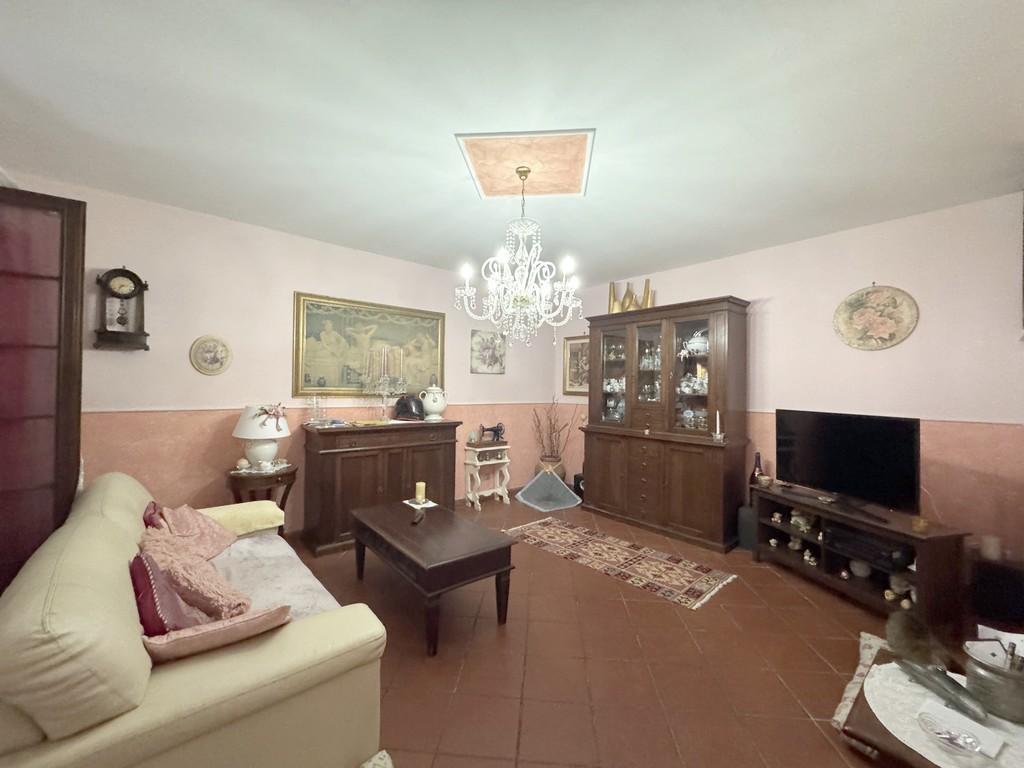 casa indipendente in vendita a Viareggio in zona Torre del Lago