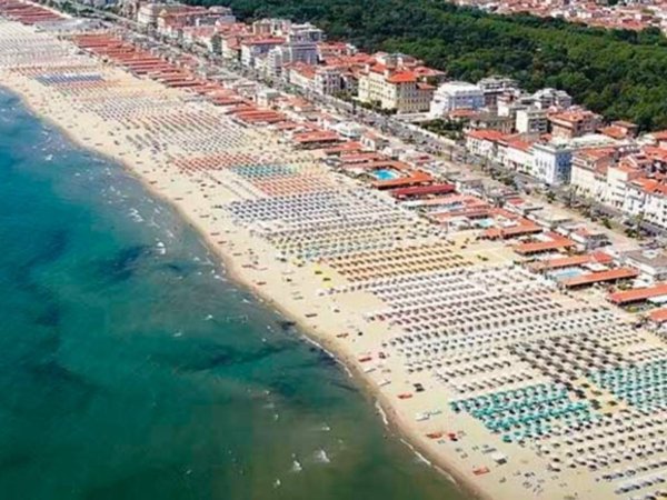 casa indipendente in vendita a Viareggio
