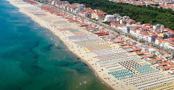 casa indipendente in vendita a Viareggio