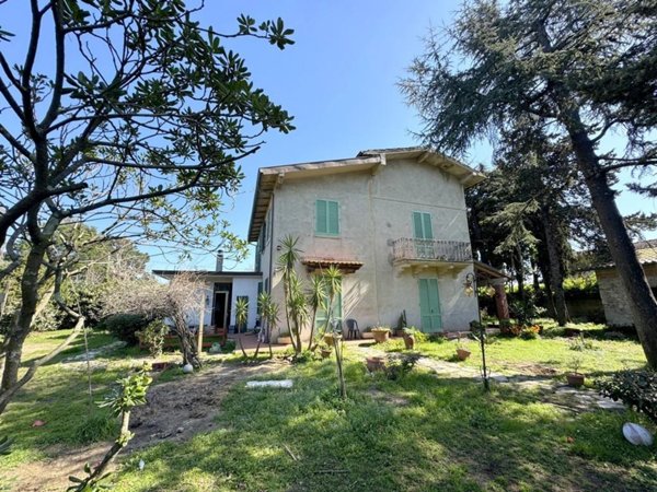 casa indipendente in vendita a Viareggio in zona Torre del Lago