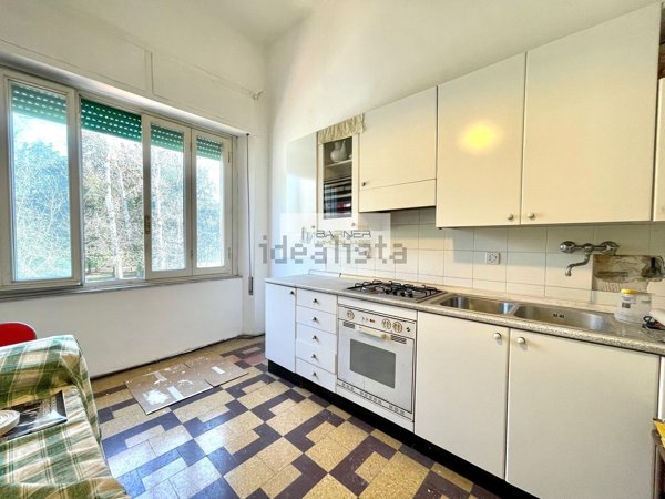 casa indipendente in vendita a Viareggio