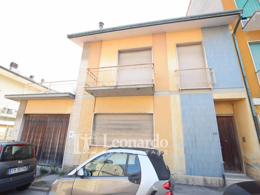 casa indipendente in vendita a Viareggio in zona Don Bosco