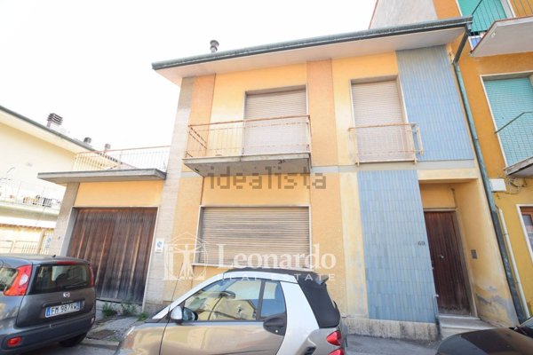 casa indipendente in vendita a Viareggio